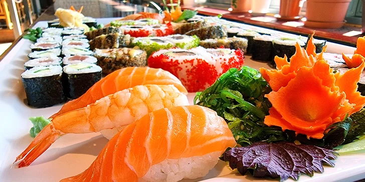 Těšte se na nigiri, maki, california roll i lososa v tempuře. 