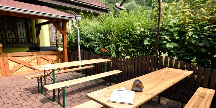 Celé marinované kuře s oblohou a košíkem pečiva pro 2 osoby