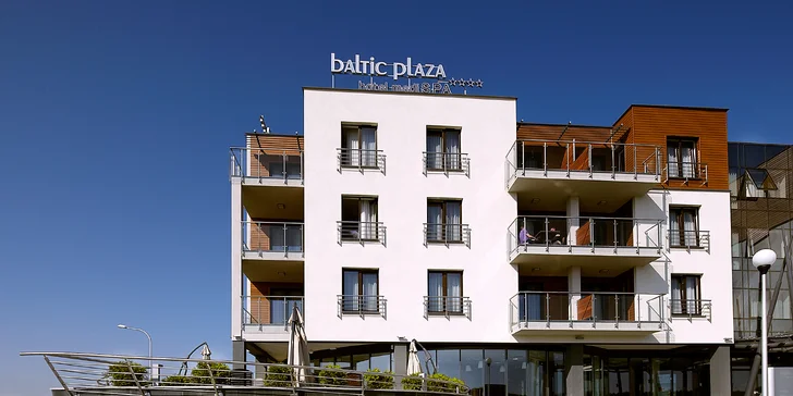 Hotel se nachází cca 10 minut od pláže a kolem 4 km od centra Kolobřehu.