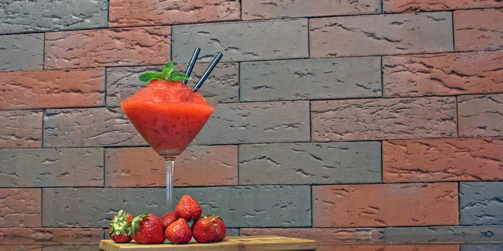 Letní relax s osvěžujícím koktejlem Daiquiri z karibského rumu pro 1 i pro 2