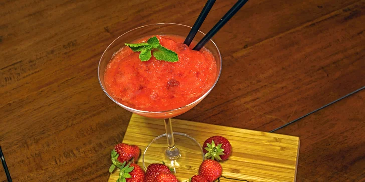 Letní relax s osvěžujícím koktejlem Daiquiri z karibského rumu pro 1 i pro 2