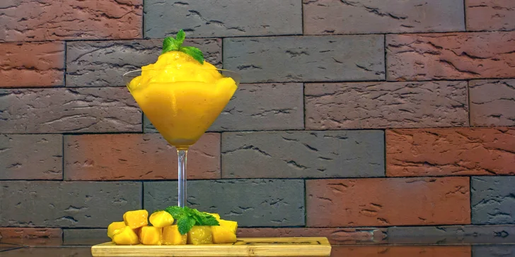Letní relax s osvěžujícím koktejlem Daiquiri z karibského rumu pro 1 i pro 2
