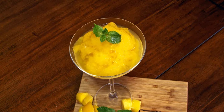 Letní relax s osvěžujícím koktejlem Daiquiri z karibského rumu pro 1 i pro 2