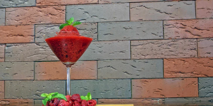 Letní relax s osvěžujícím koktejlem Daiquiri z karibského rumu pro 1 i pro 2