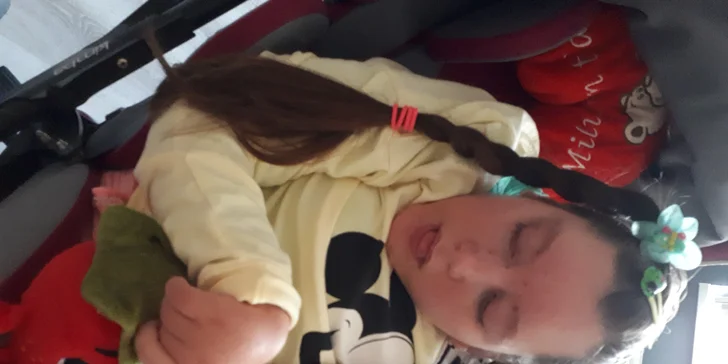 Starostlivosť o dcéru je náročná počnúc od stravy, liekov, vitamínových doplnkov až po plienky, nakoľko limit od štátu nepokryje mesačnú spotrebu.