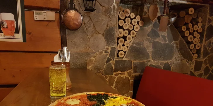 Dvě křupavé pizzy dle vlastního výběru