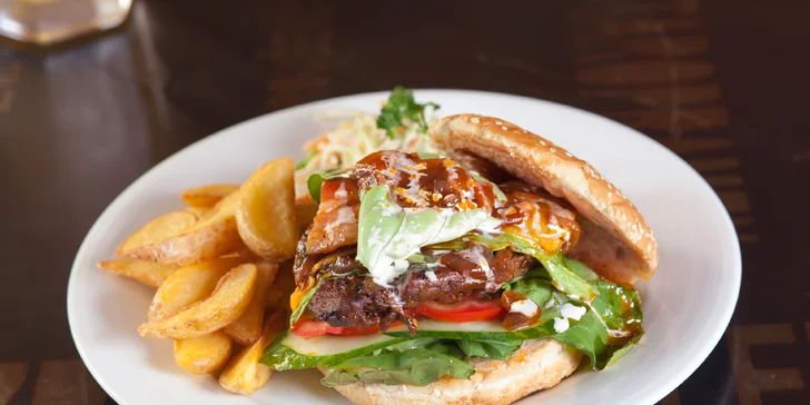 Dejte si svůj vysněný burger: Jehněčí, vepřový, kuřecí nebo vegetariánský