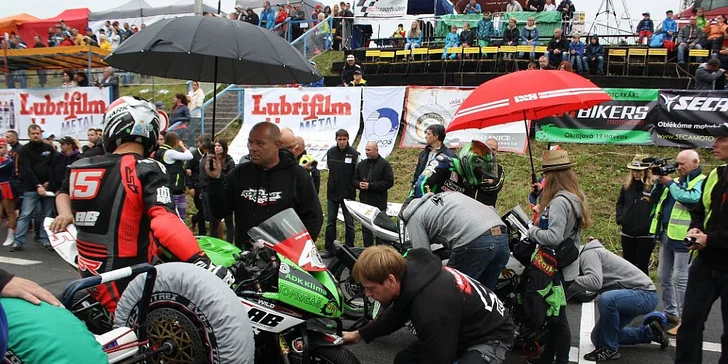 Víkend s vůní benzínu: Vstupenka na motocyklové závody Havířovský zlatý kahanec