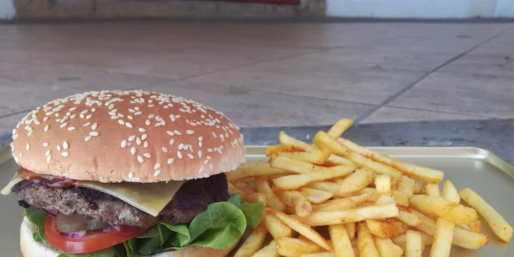 Otevřete ústa: Pořádný burger dle výběru a hranolky s pravým texaským kořením