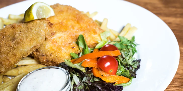 Křupavá dobrota jako z Londýna: Fish and chips s hranolky v centru Brna