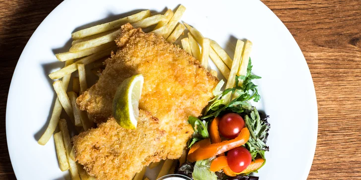 Křupavá dobrota jako z Londýna: Fish and chips s hranolky v centru Brna