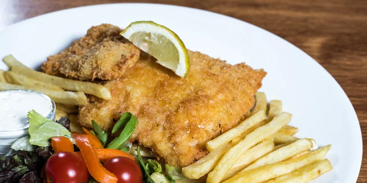 Křupavá dobrota jako z Londýna: Fish and chips s hranolky v centru Brna