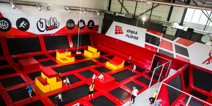 Hodina dovádění na trampolínách v JumpWorld Parku v polských Katovicích