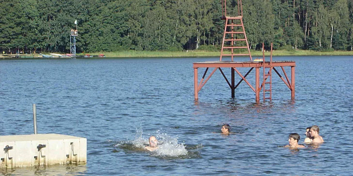Týden v České Kanadě: Ubytování v chatce u rybníka a polopenze pro rodinu