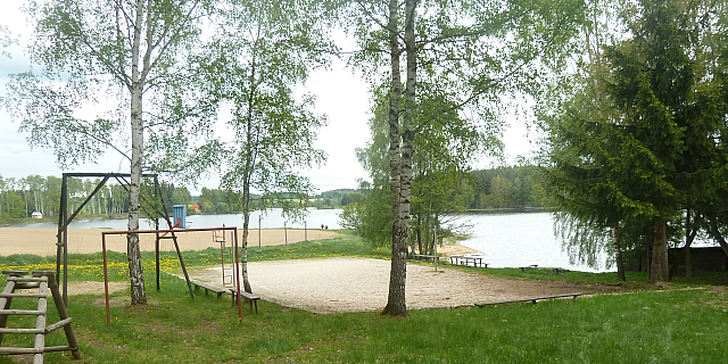 Pět dní v České Kanadě: Ubytování v chatce u rybníka a polopenze pro rodinu