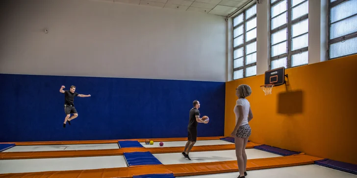 60 minut dovádění na trampolínách a v parkour zóně pro děti i dospělé