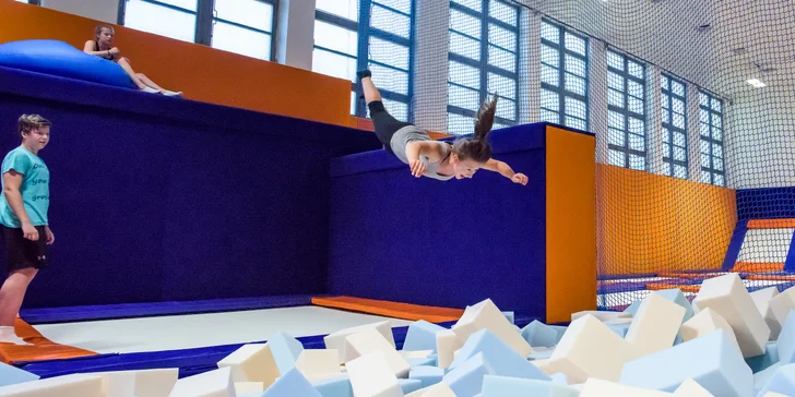 60 minut dovádění na trampolínách a v parkour zóně pro děti i dospělé