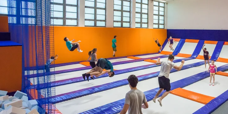 Hodinové dovádění na trampolínách ve Freestyle aréně Kolbenka pro 2 kamarády