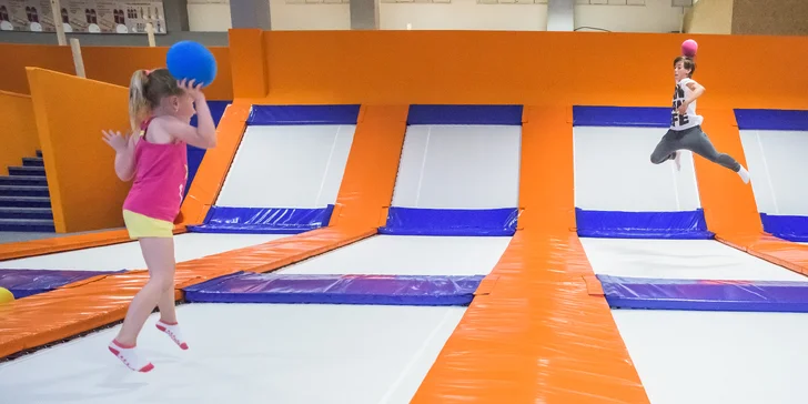 Hodinové dovádění na trampolínách ve Freestyle aréně Kolbenka pro 2 kamarády