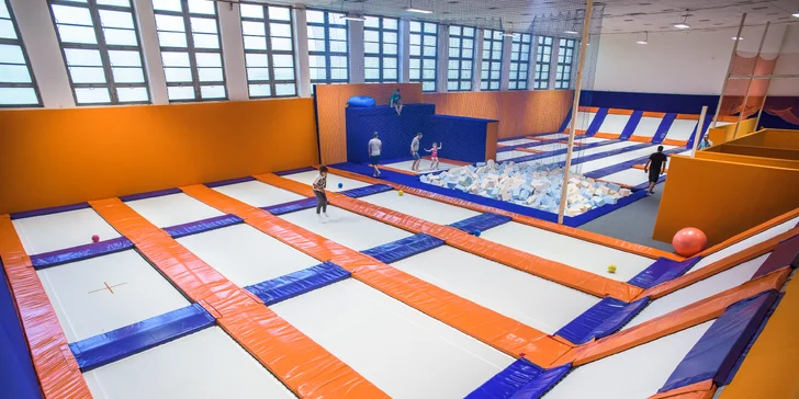 Hodinové dovádění na trampolínách ve Freestyle aréně Kolbenka pro 2 kamarády
