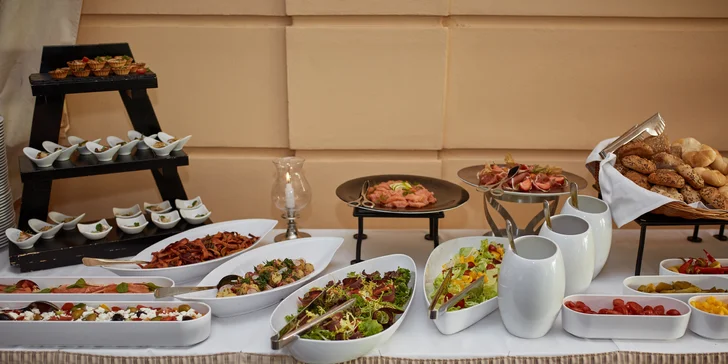 Zahradní grilování v restauraci Le Grill – neomezená konzumace pro dva
