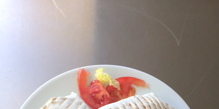 Vzhůru na tortilu: Dürüm klasik s kuřecím masem a dresinkem dle výběru