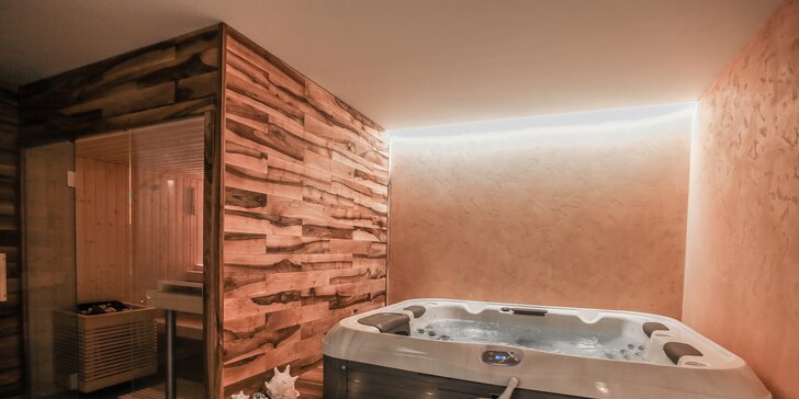 1 nebo 2 hodiny v privátním wellness až pro čtyři osoby: vířivka a úžasná sauna