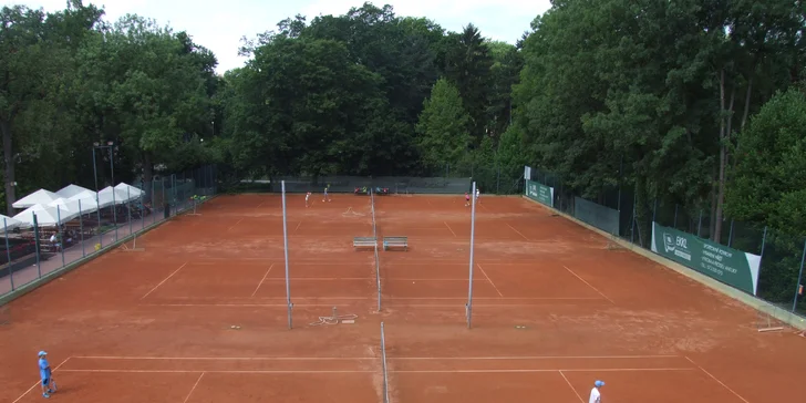Pronájem tenisového kurtu v Lužánkách až pro 4 osoby: 2x nebo 5x 60 minut