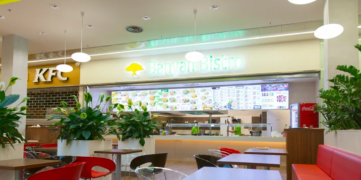 Sushi sety v asijském bistru: menší s 24 kusy a větší s polévkami a 46 kusy