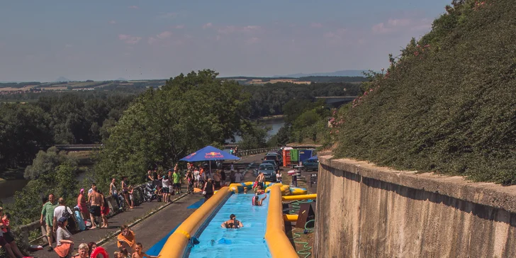 Bláznivý Slide festival: neomezený počet jízd na dlouhé nafukovací skluzavce