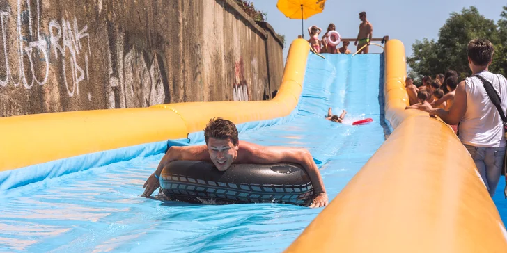 Bláznivý Slide festival: neomezený počet jízd na dlouhé nafukovací skluzavce