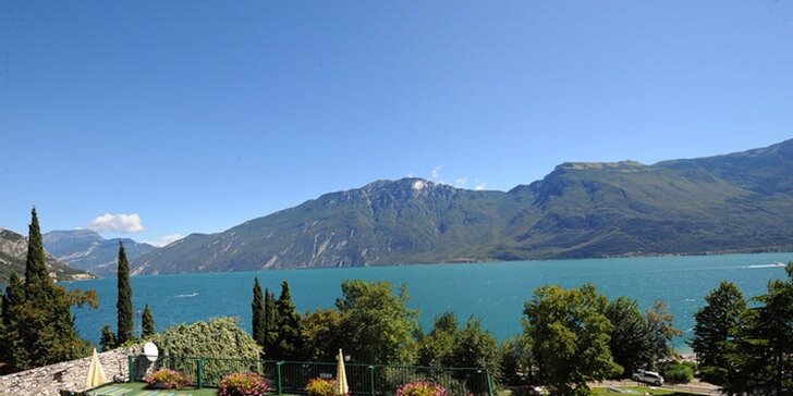 Léto či podzim u Lago di Garda: 100 m od pláží, s polopenzí, bazénem a wellness