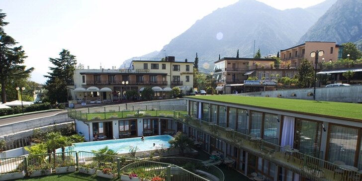 Léto či podzim u Lago di Garda: 100 m od pláží, s polopenzí, bazénem a wellness
