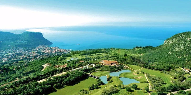 Léto či podzim u Lago di Garda: 100 m od pláží, s polopenzí, bazénem a wellness