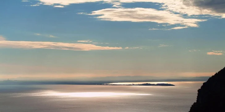 Léto či podzim u Lago di Garda: 100 m od pláží, s polopenzí, bazénem a wellness