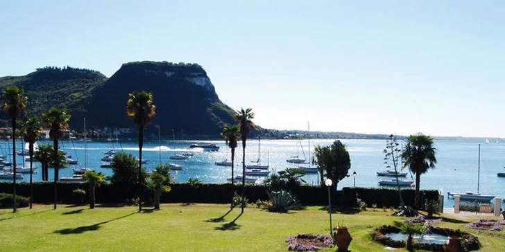 Léto či podzim u Lago di Garda: 100 m od pláží, s polopenzí, bazénem a wellness