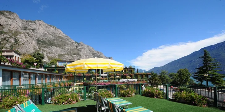 Léto či podzim u Lago di Garda: 100 m od pláží, s polopenzí, bazénem a wellness