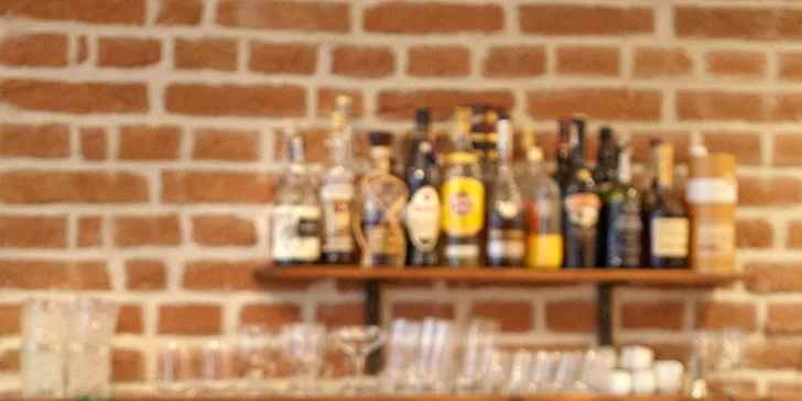 Přípitek na Vinohradech: dva oblíbené míchané drinky Aperol Spritz