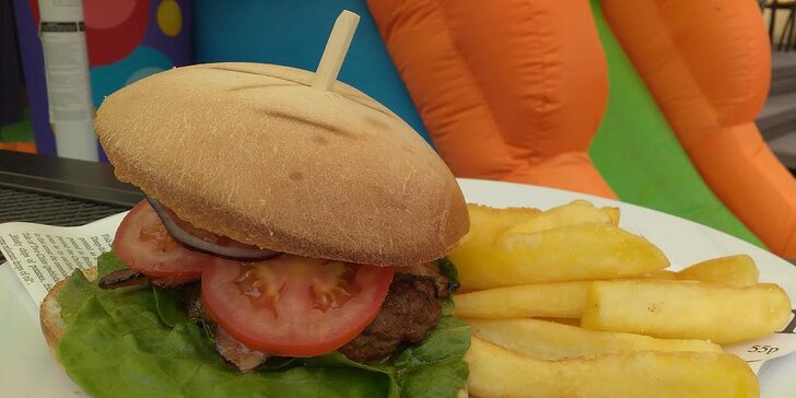 Na burger s rodinou: Menu pro dospělého a dítě v rekreační oblasti Hrubá Voda