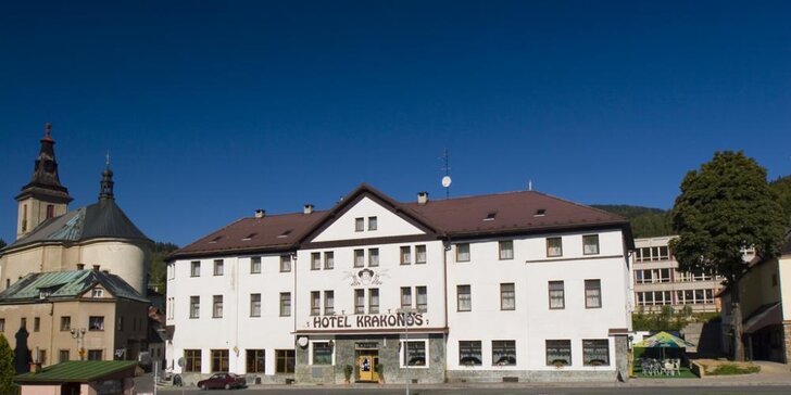 Krkonošská paráda: hotel v centru Rokytnice s polopenzí, saunou a kartou slev