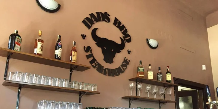 Burger menu nadité k prasknutí: jalapeños, fazolová polévka, burger a limonáda