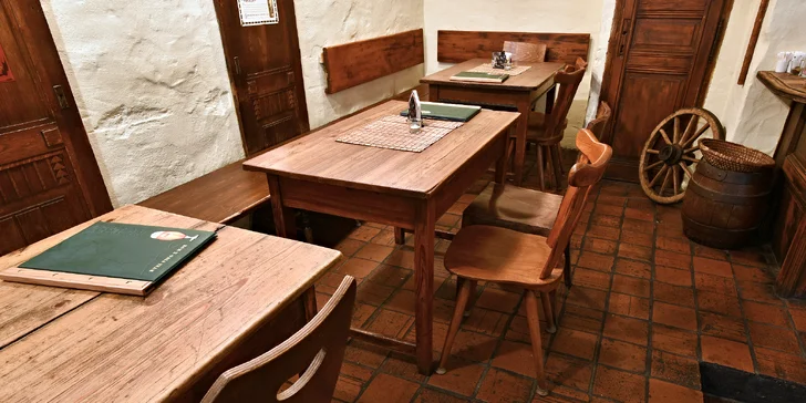 Posezení u Žíznivé Velryby: prkénko plné delikates a degustace piv pro 2 kamarády