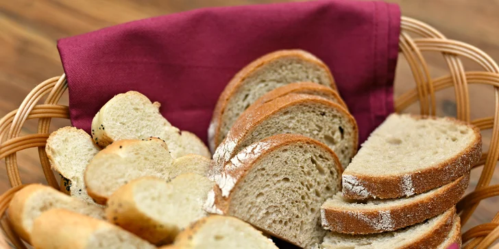 Posezení u Žíznivé Velryby: prkénko plné delikates a degustace piv pro 2 kamarády