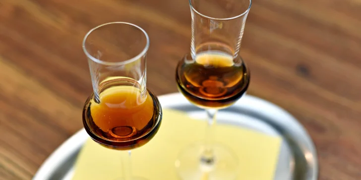 Posezení u Žíznivé Velryby: prkénko plné delikates a degustace piv pro 2 kamarády