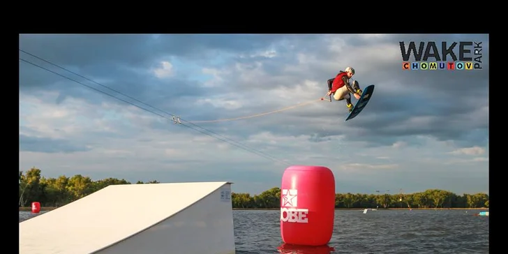 Parádní jízda po vodní hladině: 2 hodiny nebo celý den wakeboardingu i s výbavou