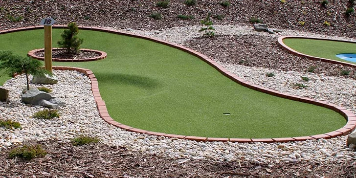 Hodina a půl adventure golfu v Beskydech pro celou rodinu či partu přátel