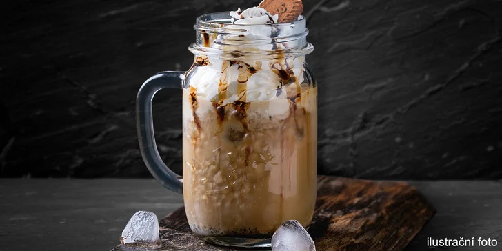 Ve dvou to jde sladce: 2 ledová frappé s Baileys, šlehačkou a sušenkou