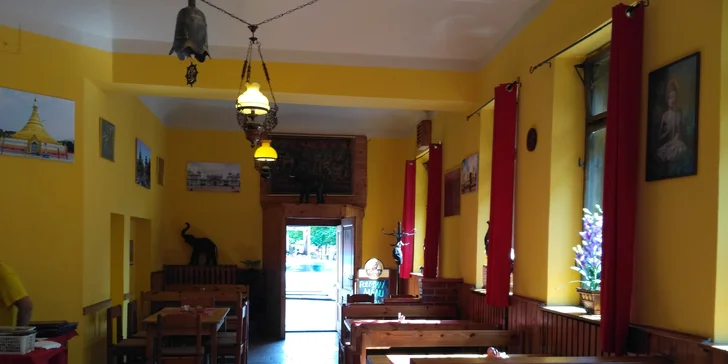 Nepálské menu pro 2 či 4 os. s kuřecím i vegetariánským jídlem dle výběru