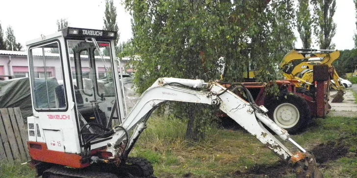 Zamkněte krumpáč do kumbálu: Zapůjčení pásového bagru pro Budějovice a okolí