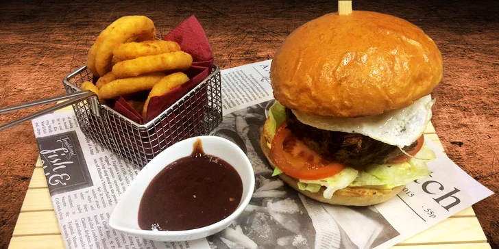 Burger menu nadité k prasknutí: jalapeños, fazolová polévka, burger a limonáda